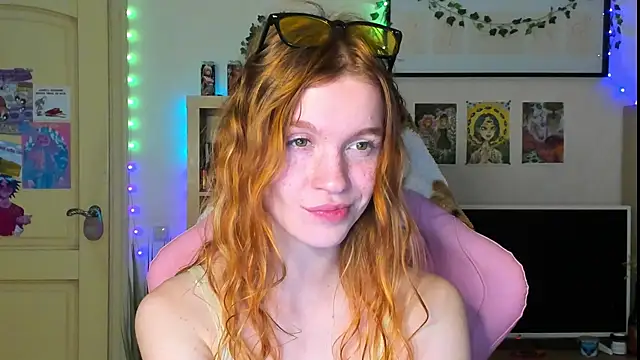 Snapshot of Sunny_Elly chatting on October 10, 2025, 8:59 am Sunny Elly online show from October 10, 2025, 8:59 am