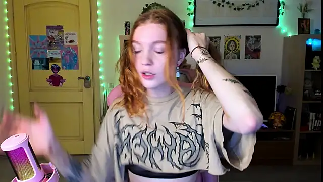 Snapshot of Sunny_Elly chatting on October 21, 2025, 8:58 am Sunny Elly online show from October 21, 2025, 8:58 am