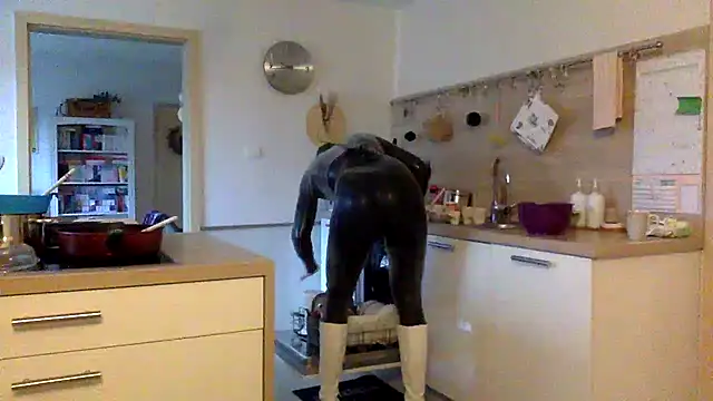 Snapshot of Latexlord34 chatting on December 17, 2024, 8:45 am Latexlord34 online show from December 17, 2024, 8:45 am