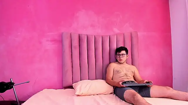 Snapshot of JustiinJazmin chatting on December 15, 2025, 7:09 pm JustiinJazmin online show from December 15, 2025, 7:09 pm