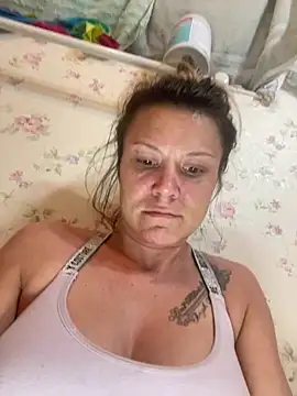 Snapshot of hotNReady6969 chatting on October 8, 2025, 4:25 am hotNReady6969 online show from October 8, 2025, 4:25 am