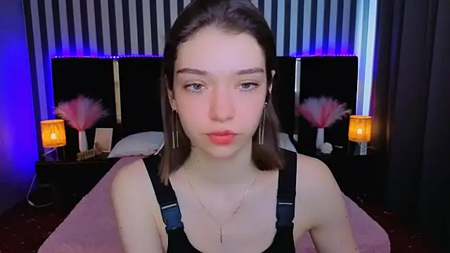 Snapshot of Cherry_Wipe chatting on August 7, 2026, 1:06 pm Cherry Wipe online show from August 7, 2026, 1:06 pm