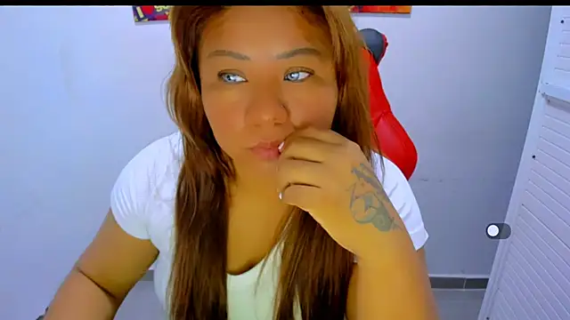 Snapshot of victoria_love89 chatting on December 5, 2025, 1:49 am victoria love89 online show from December 5, 2025, 1:49 am