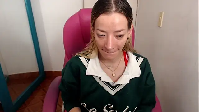 Snapshot of zoe_jones13 chatting on July 19, 2026, 12:19 am zoe jones13 online show from July 19, 2026, 12:19 am