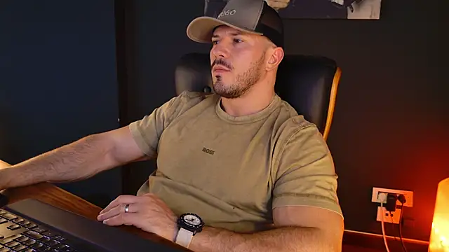 Snapshot of AngeloEric chatting on October 30, 2025, 2:14 pm AngeloEric online show from October 30, 2025, 2:14 pm