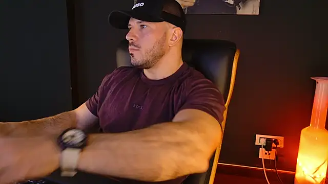 Snapshot of AngeloEric chatting on December 15, 2025, 11:49 am AngeloEric online show from December 15, 2025, 11:49 am