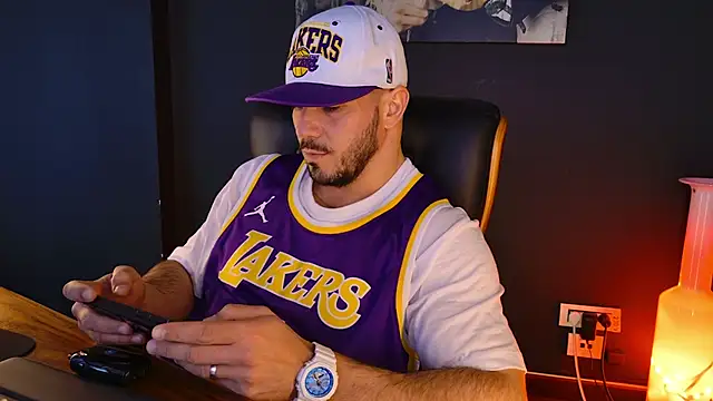 Snapshot of AngeloEric chatting on November 25, 2025, 12:27 pm AngeloEric online show from November 25, 2025, 12:27 pm