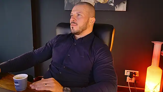 Snapshot of AngeloEric chatting on October 27, 2025, 12:06 pm AngeloEric online show from October 27, 2025, 12:06 pm