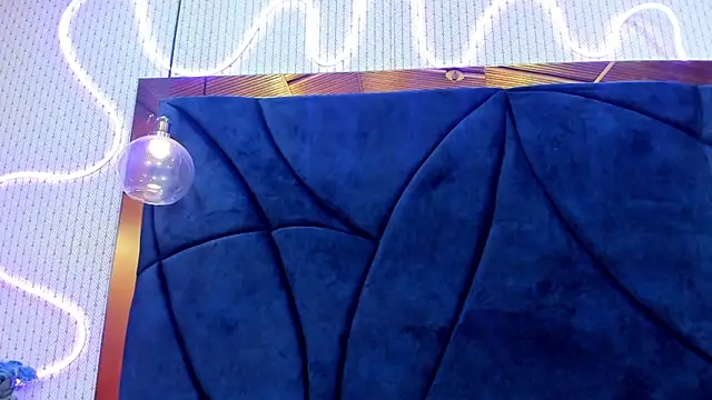 LARISSAEVANS online show from March 8, 2025, 5:33 pm