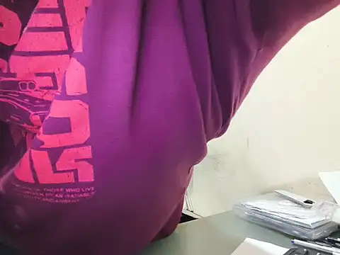 Snapshot of benitez_juan chatting on March 25, 2026, 12:11 am benitez juan online show from March 25, 2026, 12:11 am