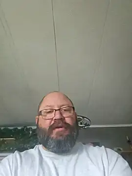 Snapshot of RedneckWants2PlayNow chatting on November 18, 2025, 3:26 pm RedneckWants2PlayNow online show from November 18, 2025, 3:26 pm