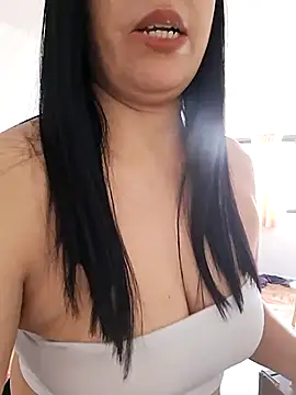 Snapshot of Paulitta- chatting on July 28, 2026, 1:54 pm Paulitta- online show from July 28, 2026, 1:54 pm
