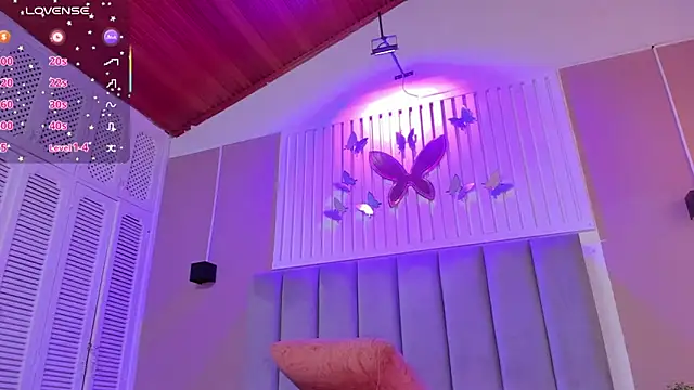 Snapshot of dyvis_22 chatting on November 5, 2025, 11:35 am dyvis 22 online show from November 5, 2025, 11:35 am