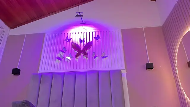 Snapshot of dyvis_22 chatting on November 4, 2025, 2:32 pm dyvis 22 online show from November 4, 2025, 2:32 pm