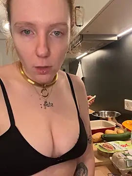 alt cutie online show from November 3, 2025, 6:33 pm