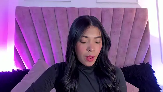 KarolRojas  online show from October 27, 2025, 3:29 am