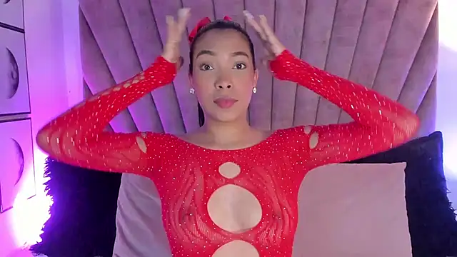 KarolRojas  online show from October 23, 2025, 3:27 am