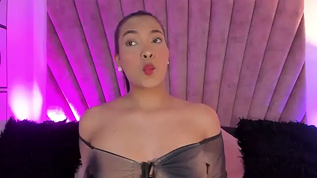 KarolRojas  online show from October 24, 2025, 3:27 am