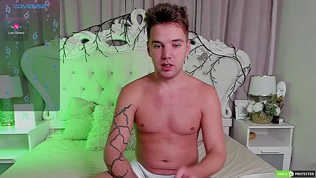 ArthurWhitee online show from January 14, 2026, 3:10 am