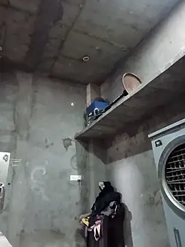 VyingAviary online show from February 13, 2026, 3:50 am