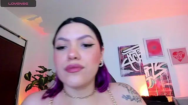 Snapshot of AnnieHuntters chatting on January 8, 2025, 2:25 am AnnieHuntters online show from January 8, 2025, 2:25 am