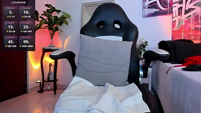 Snapshot of AnnieHuntters chatting on January 17, 2025, 3:01 am AnnieHuntters online show from January 17, 2025, 3:01 am