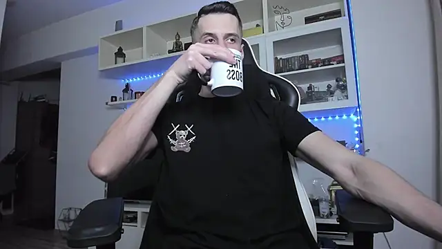 Snapshot of ToddClaytonn chatting on December 1, 2025, 6:09 pm ToddClaytonn online show from December 1, 2025, 6:09 pm