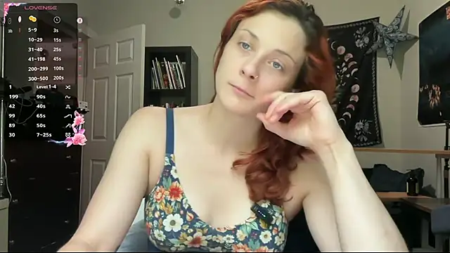 Aria Fields online show from May 25, 2026, 3:33 pm