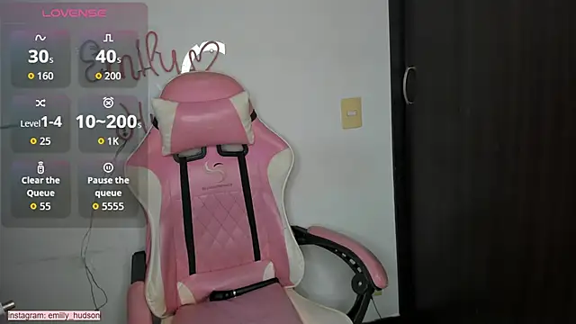 Snapshot of emily_huddson_ chatting on November 7, 2025, 7:29 pm emily huddson online show from November 7, 2025, 7:29 pm