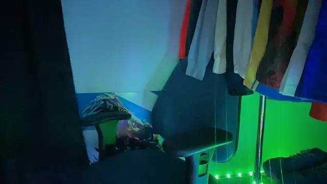 Snapshot of PeytonJohnn chatting on November 6, 2025, 1:42 am PeytonJohnn online show from November 6, 2025, 1:42 am