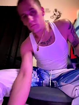 Snapshot of PeytonJohnn chatting on November 13, 2025, 2:37 am PeytonJohnn online show from November 13, 2025, 2:37 am