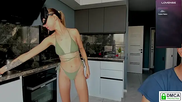 Snapshot of Black__bunny chatting on October 8, 2025, 6:15 am Black bunny online show from October 8, 2025, 6:15 am