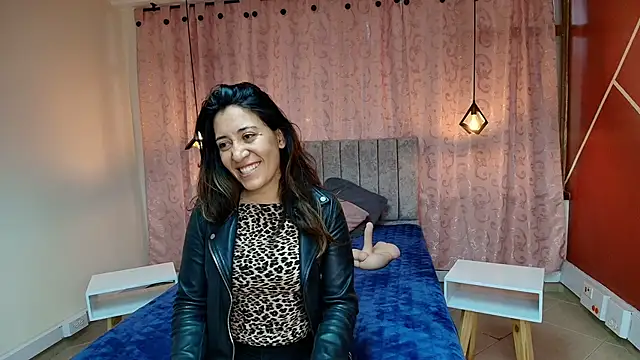 Snapshot of VioletaScott_ chatting on October 20, 2025, 2:39 pm VioletaScott online show from October 20, 2025, 2:39 pm