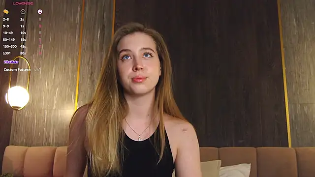 LoraineLuff online show from March 12, 2025, 9:13 pm