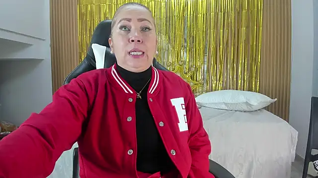 Snapshot of Danna_topless chatting on October 16, 2025, 12:02 pm Danna topless online show from October 16, 2025, 12:02 pm