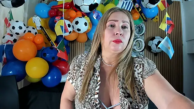 Snapshot of Danna_topless chatting on June 15, 2026, 12:05 pm Danna topless online show from June 15, 2026, 12:05 pm