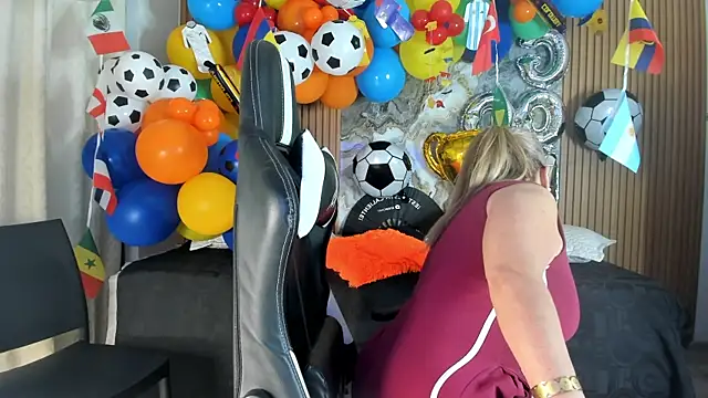 Snapshot of Danna_topless chatting on July 11, 2026, 12:05 pm Danna topless online show from July 11, 2026, 12:05 pm