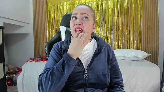 Snapshot of Danna_topless chatting on October 17, 2025, 12:07 pm Danna topless online show from October 17, 2025, 12:07 pm