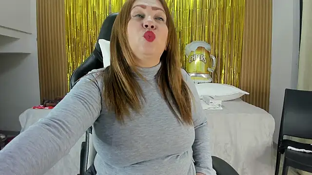 Snapshot of Danna_topless chatting on October 20, 2025, 12:06 pm Danna topless online show from October 20, 2025, 12:06 pm