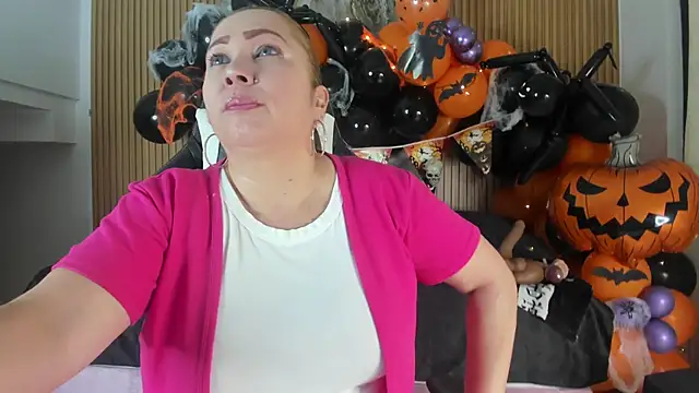 Snapshot of Danna_topless chatting on October 23, 2025, 12:04 pm Danna topless online show from October 23, 2025, 12:04 pm