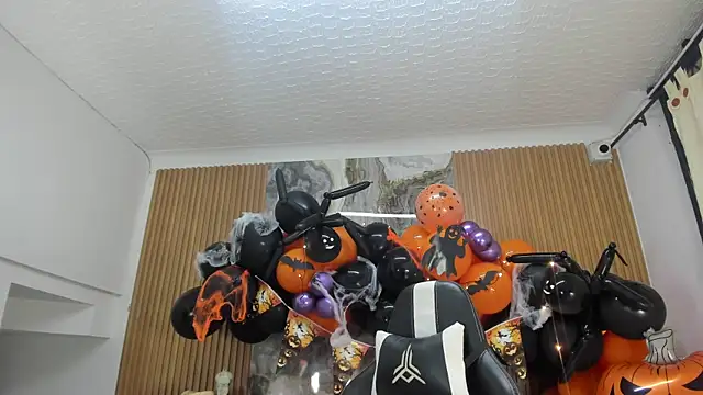 Snapshot of Danna_topless chatting on October 25, 2025, 12:04 pm Danna topless online show from October 25, 2025, 12:04 pm