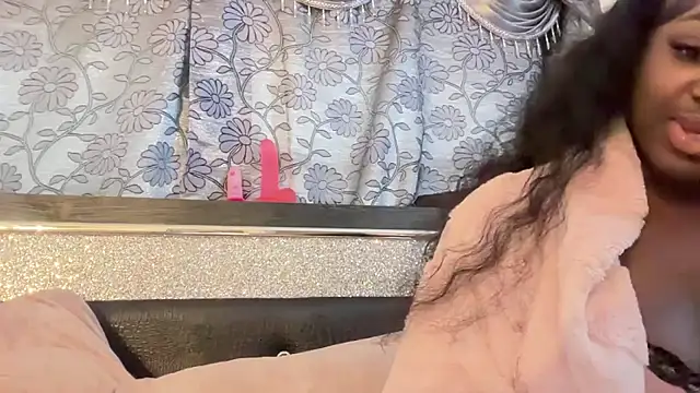 Snapshot of londonsfantasy chatting on November 3, 2025, 2:20 pm londonsfantasy online show from November 3, 2025, 2:20 pm