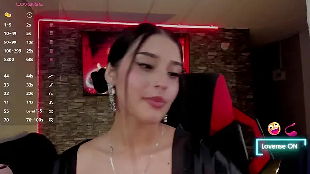 Snapshot of Charlotte_greys chatting on April 25, 2026, 12:46 am Charlotte greys online show from April 25, 2026, 12:46 am