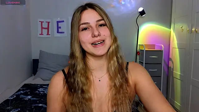 Snapshot of sophia_euphoriaa chatting on December 2, 2025, 9:11 am sophia euphoriaa online show from December 2, 2025, 9:11 am