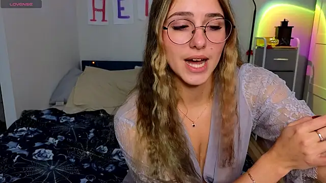 Snapshot of sophia_euphoriaa chatting on November 13, 2025, 9:24 am sophia euphoriaa online show from November 13, 2025, 9:24 am