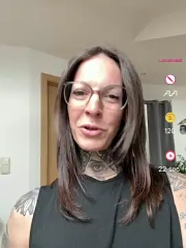 Snapshot of BrownieyQueen chatting on May 20, 2026, 7:49 am BrownieyQueen online show from May 20, 2026, 7:49 am