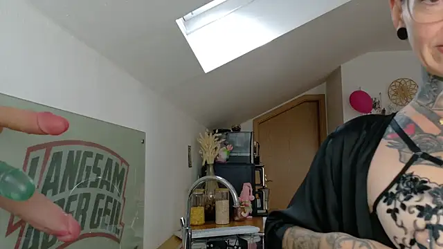 BrownieyQueen online show from May 6, 2026, 5:55 am