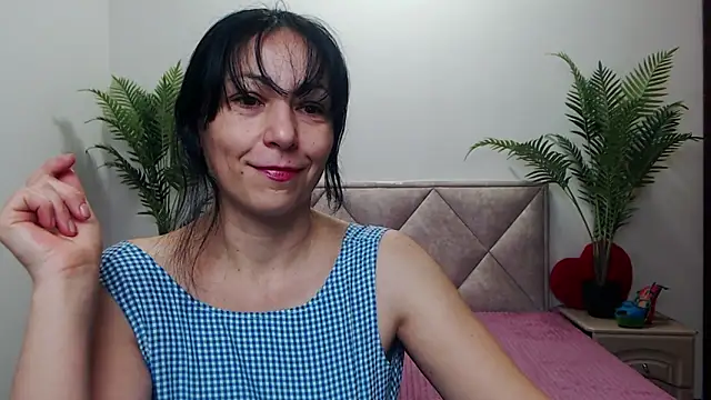 Snapshot of LiluGrants chatting on November 22, 2025, 7:13 pm LiluGrants online show from November 22, 2025, 7:13 pm