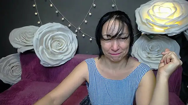 Snapshot of LiluGrants chatting on November 24, 2025, 7:14 pm LiluGrants online show from November 24, 2025, 7:14 pm