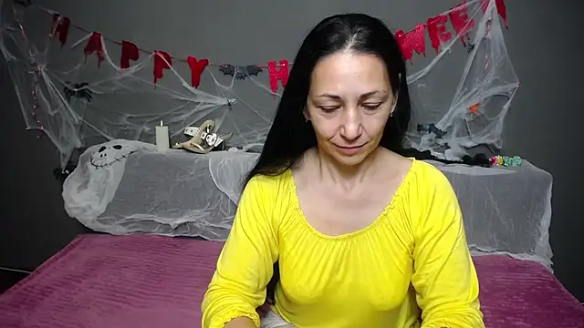 Snapshot of LiluGrants chatting on October 28, 2025, 7:13 pm LiluGrants online show from October 28, 2025, 7:13 pm